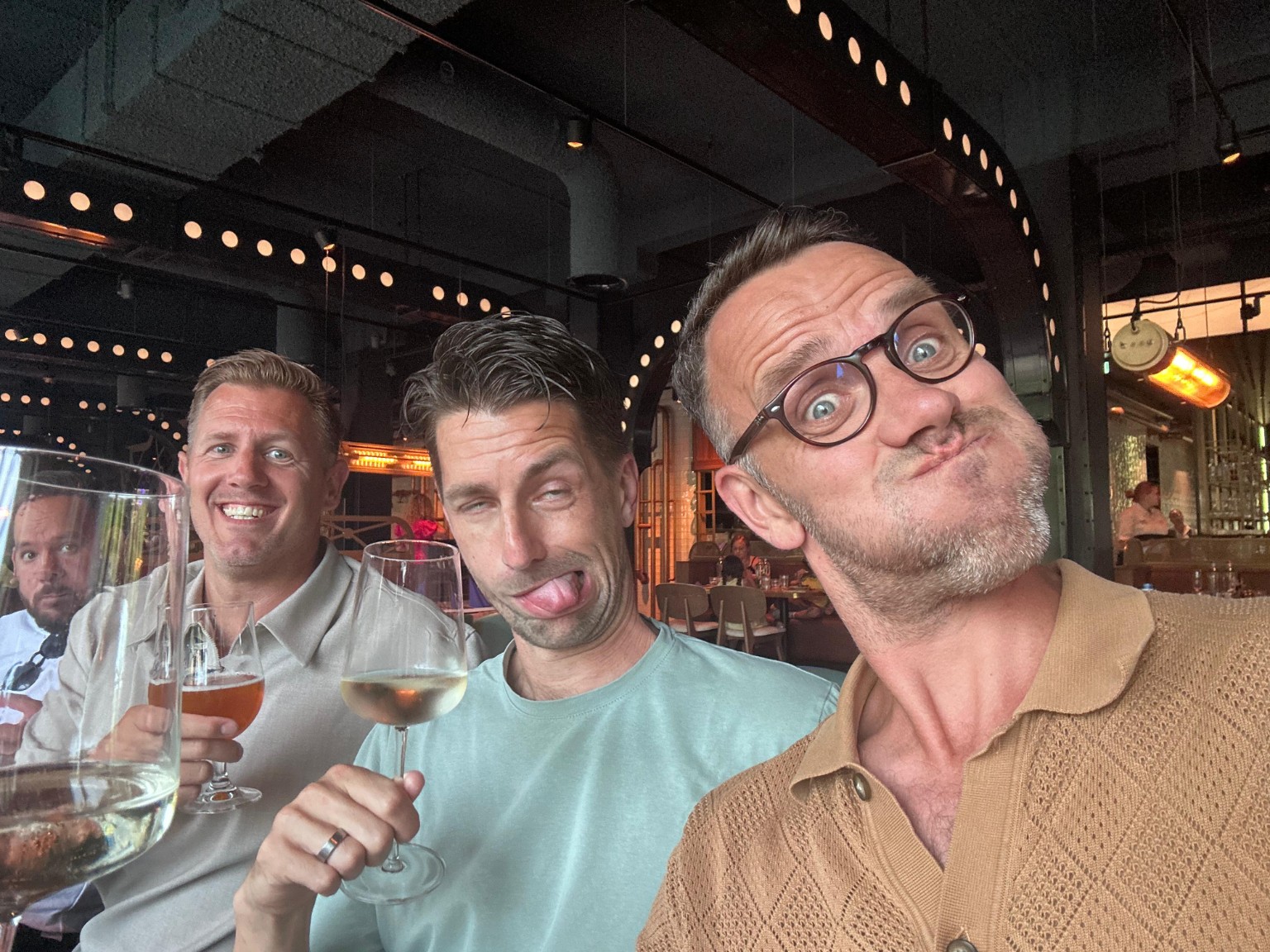 Ben van de Keurt rechts op een feestelijke groepsfoto